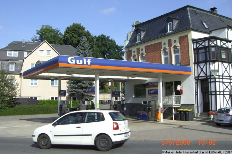 Tankstelle mit Wohnhaus