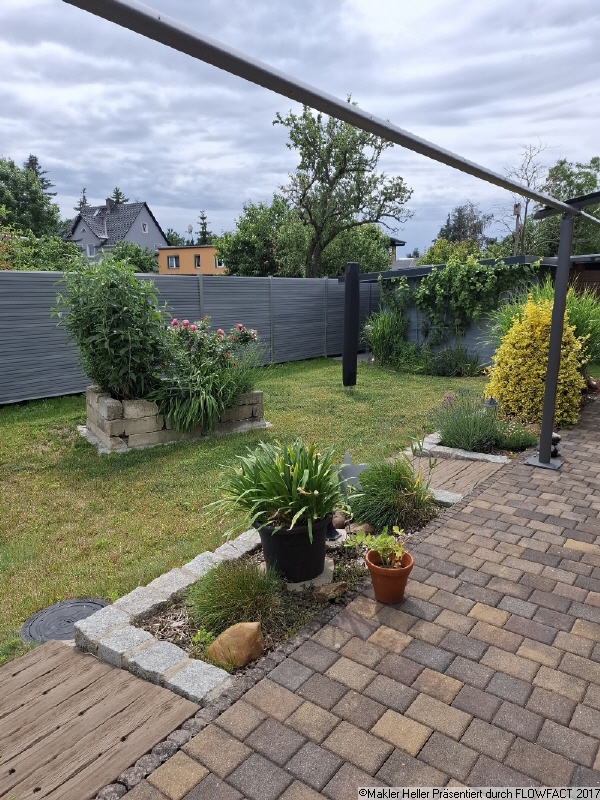 4 Blick in den Garten