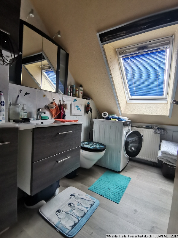 8 Badezimmer mit Dusche