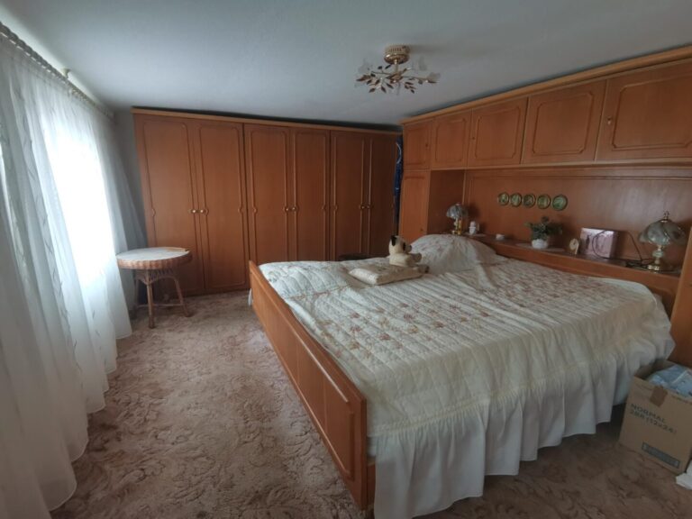 8 Schlafzimmer
