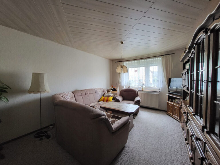 8 Wohnzimmer