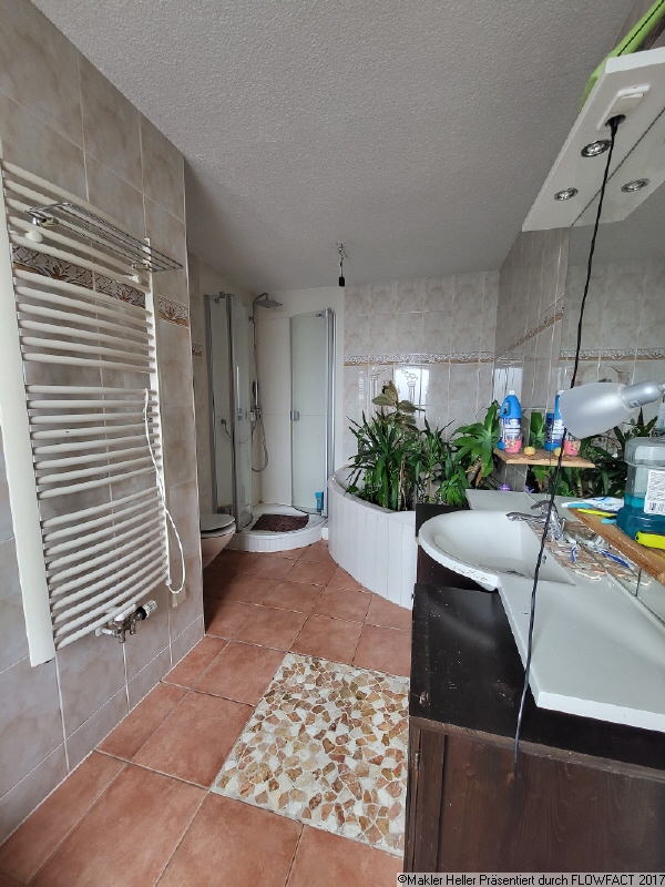 8 Badezimmer OG