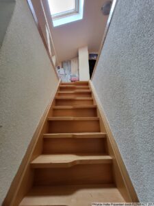10 Treppenaufgang zum Dachausbau