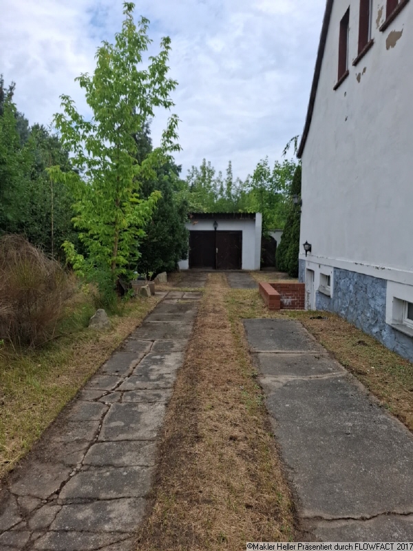 4 Garage und Stellfläche