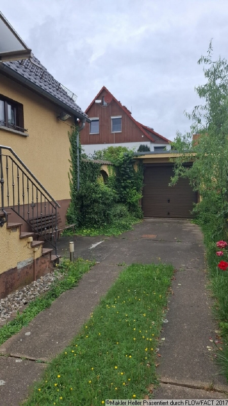 4 Hofbereich mit Garage