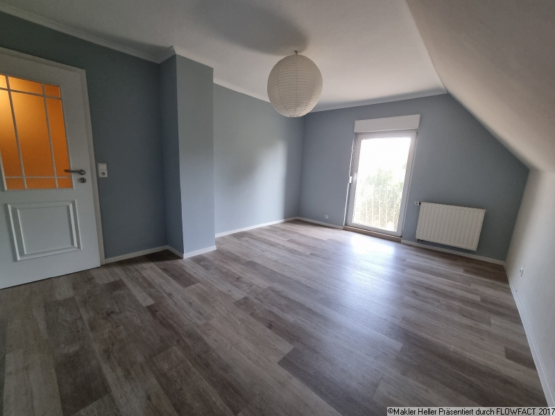 8 Zimmer 2 OG